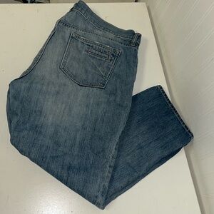Old Navy cropped light wash jeans slightly distressed